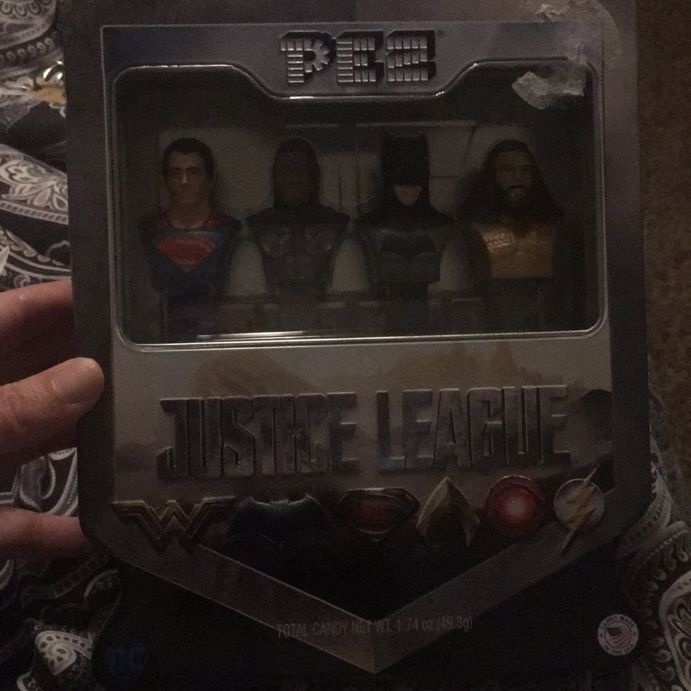 PEZ JUSTICE LEAGUE COLLECTORS TIN